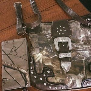 Purse that is camo. Like brand new hardly used.